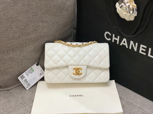 CHANEL 샤넬 클래식 뉴미니 A69900