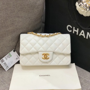 CHANEL 샤넬 클래식 뉴미니 A69900