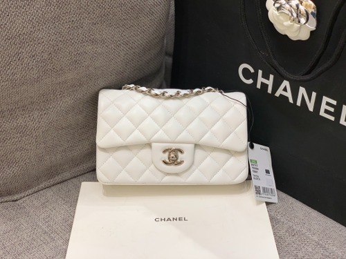 CHANEL 샤넬 클래식 뉴미니 A69900