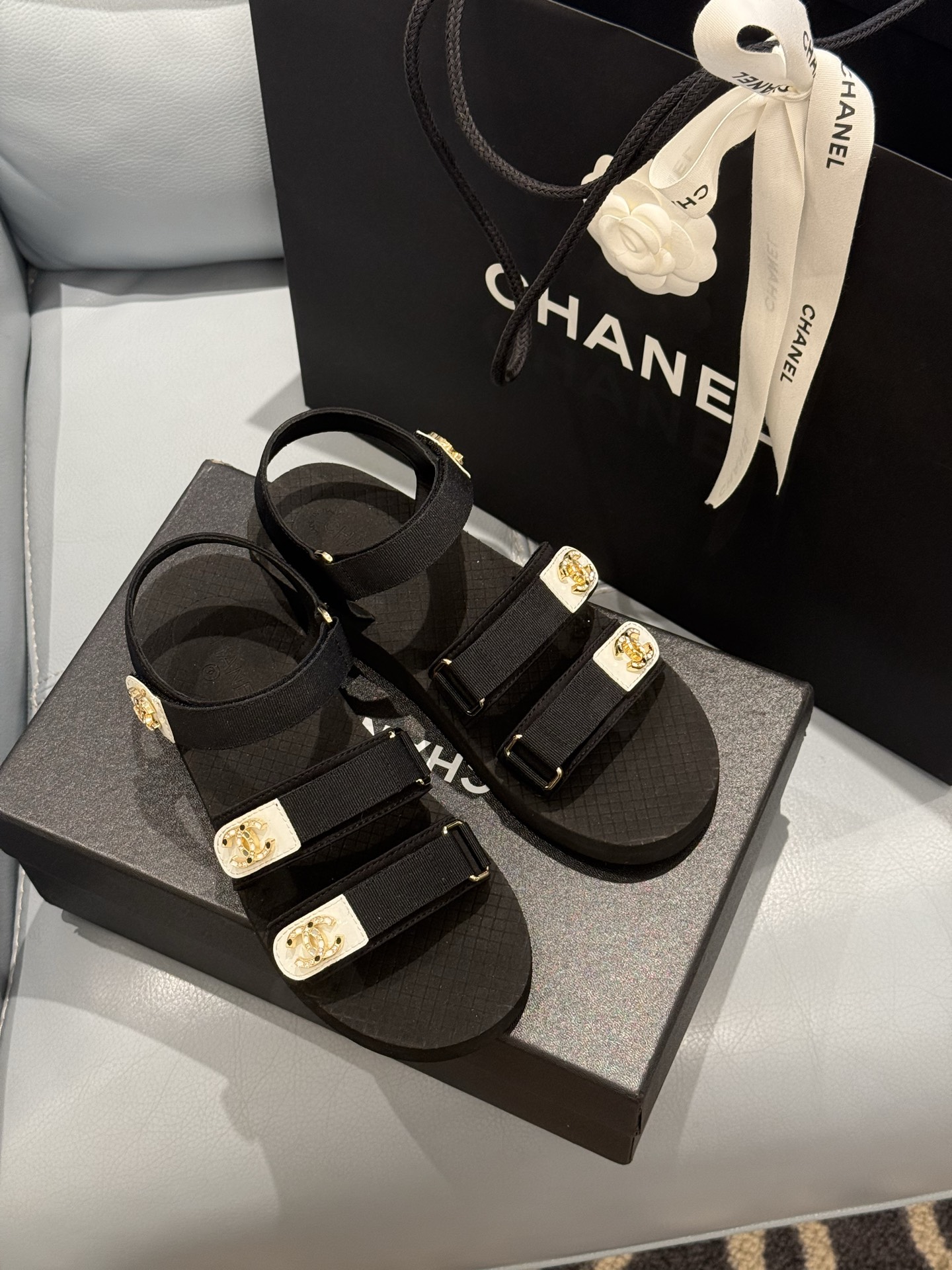 샤넬 25ss 봄 여름 신상 벨크로 샌들