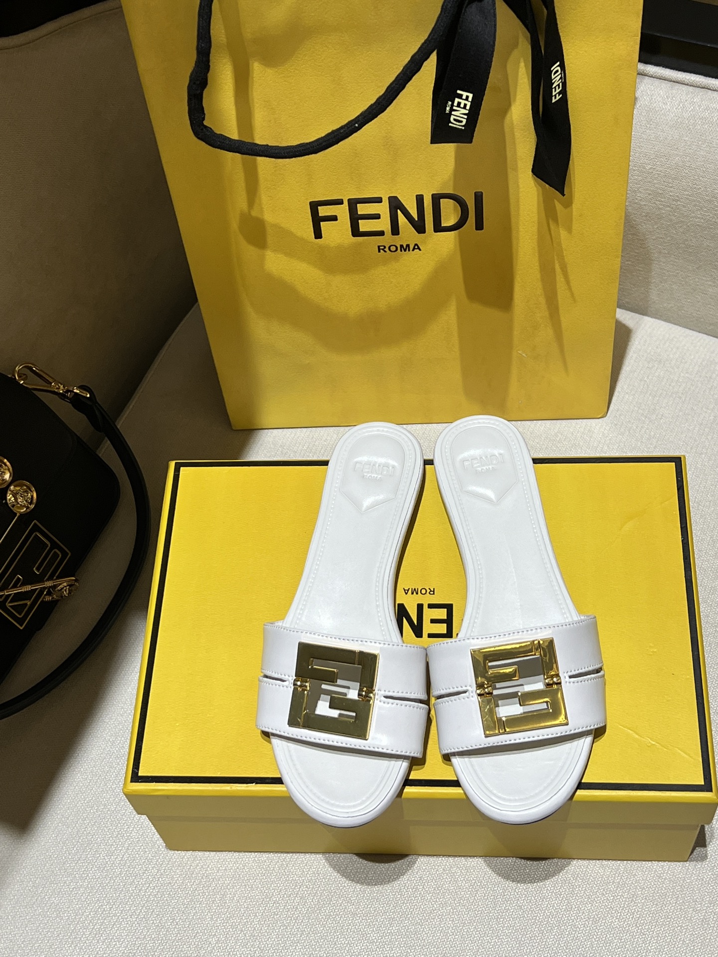 펜디 25ss FFold F폴드 뮬
