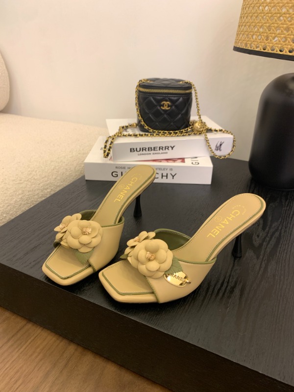 샤넬 25SS 신상 까멜리아 뮬 샌들
