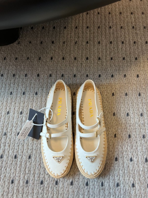 프라다 25ss 스웨이드 발레리나 에크루
