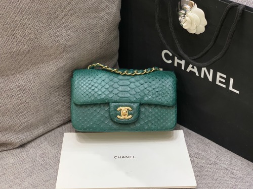 CHANEL 샤넬 클래식 뉴미니 A69900