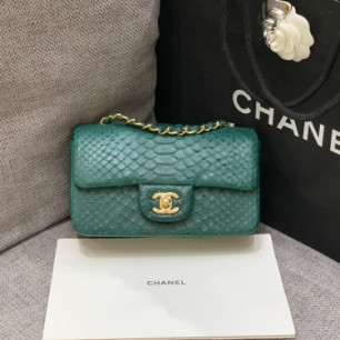 CHANEL 샤넬 클래식 뉴미니 A69900