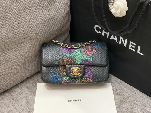 CHANEL 샤넬 클래식 뉴미니 A69900