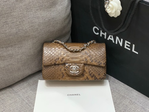 CHANEL 샤넬 클래식 뉴미니 A69900
