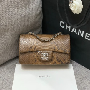 CHANEL 샤넬 클래식 뉴미니 A69900