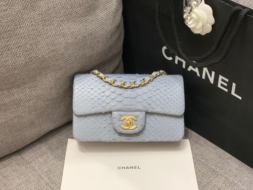 CHANEL 샤넬 클래식 뉴미니 A69900