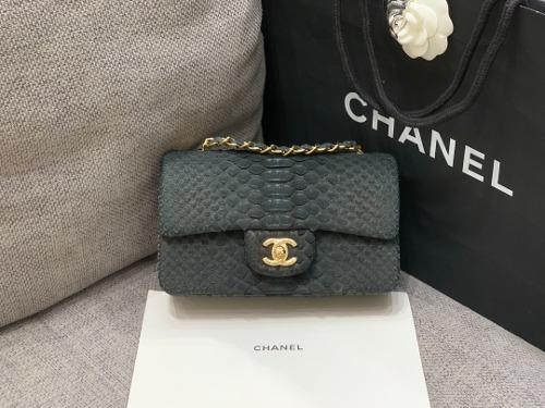 CHANEL 샤넬 클래식 뉴미니 A69900