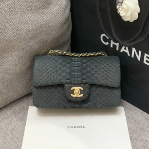 CHANEL 샤넬 클래식 뉴미니 A69900