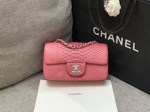 CHANEL 샤넬 클래식 뉴미니 A69900