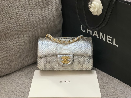 CHANEL 샤넬 클래식 뉴미니 A69900