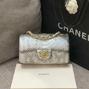 CHANEL 샤넬 클래식 뉴미니 A69900