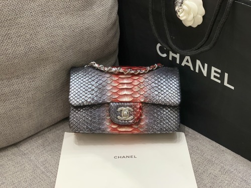 CHANEL 샤넬 클래식 뉴미니 A69900