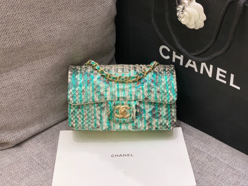 CHANEL 샤넬 클래식 뉴미니 A69900