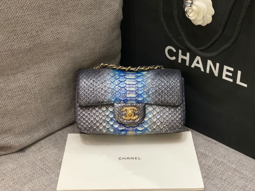 CHANEL 샤넬 클래식 뉴미니 A69900