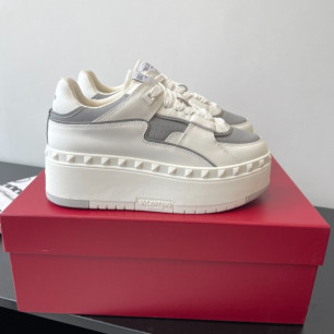 발렌티노 프리도츠 XL 스니커즈