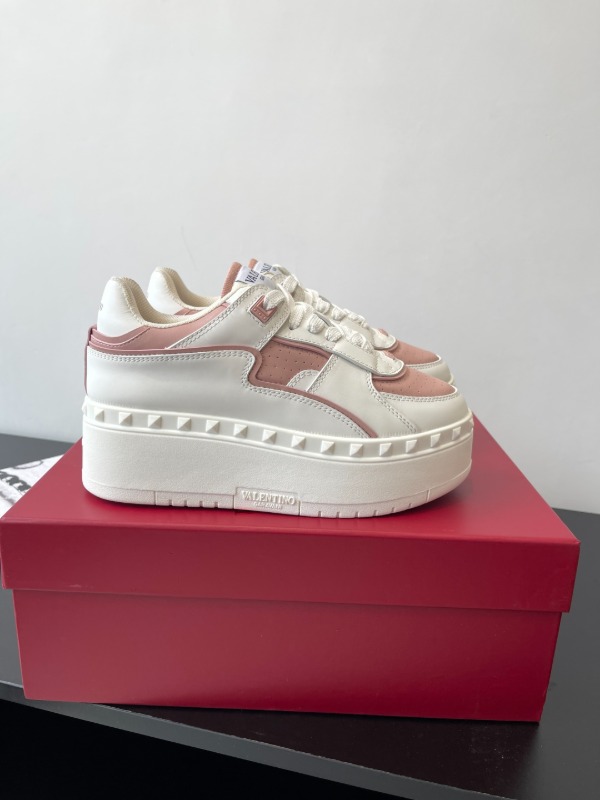 발렌티노 프리도츠 XL 스니커즈