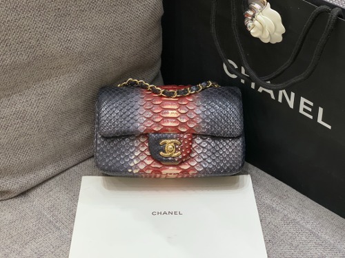 CHANEL 샤넬 클래식 뉴미니 A69900