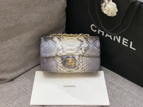 CHANEL 샤넬 클래식 뉴미니 A69900