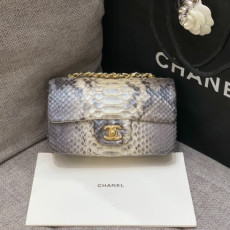 CHANEL 샤넬 클래식 뉴미니 A69900