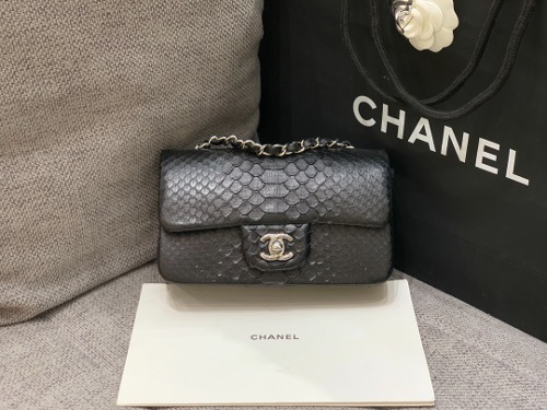 CHANEL 샤넬 클래식 뉴미니 A69900