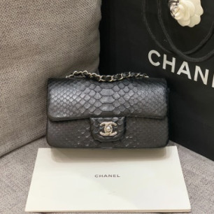 CHANEL 샤넬 클래식 뉴미니 A69900