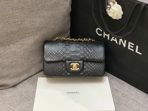 CHANEL 샤넬 클래식 뉴미니 A69900