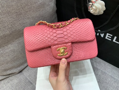 CHANEL 샤넬 클래식 뉴미니 A69900
