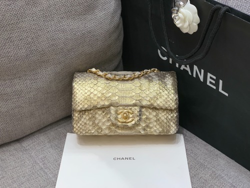 CHANEL 샤넬 클래식 뉴미니 A69900