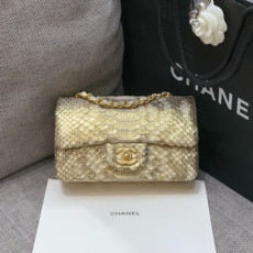 CHANEL 샤넬 클래식 뉴미니 A69900