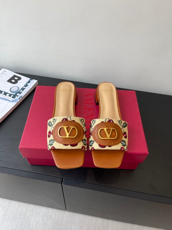 발렌티노 25/SS 신상 Vlogo Signature 체리픽 샌들