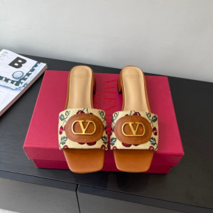 발렌티노 25/SS 신상 Vlogo Signature 체리픽 샌들