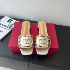 발렌티노 25/SS 신상 Vlogo Signature 체리픽 샌들