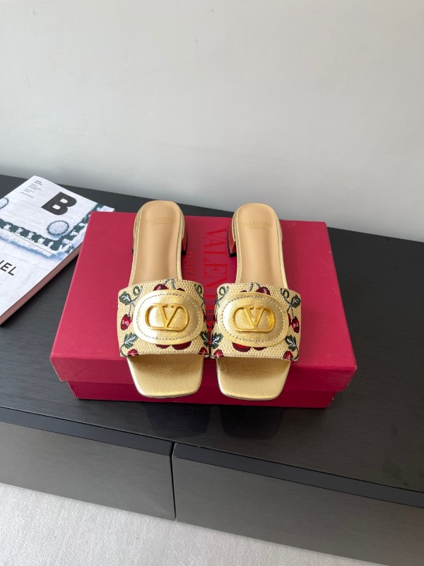 발렌티노 25/SS 신상 Vlogo Signature 체리픽 샌들
