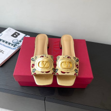 발렌티노 25/SS 신상 Vlogo Signature 체리픽 샌들