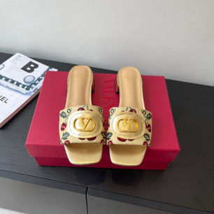발렌티노 25/SS 신상 Vlogo Signature 체리픽 샌들