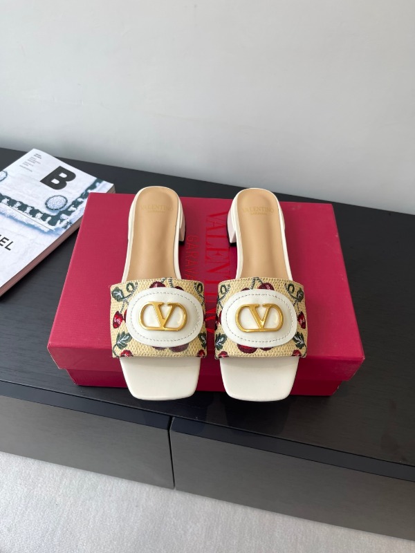 발렌티노 25/SS 신상 Vlogo Signature 체리픽 샌들