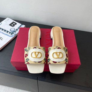 발렌티노 25/SS 신상 Vlogo Signature 체리픽 샌들