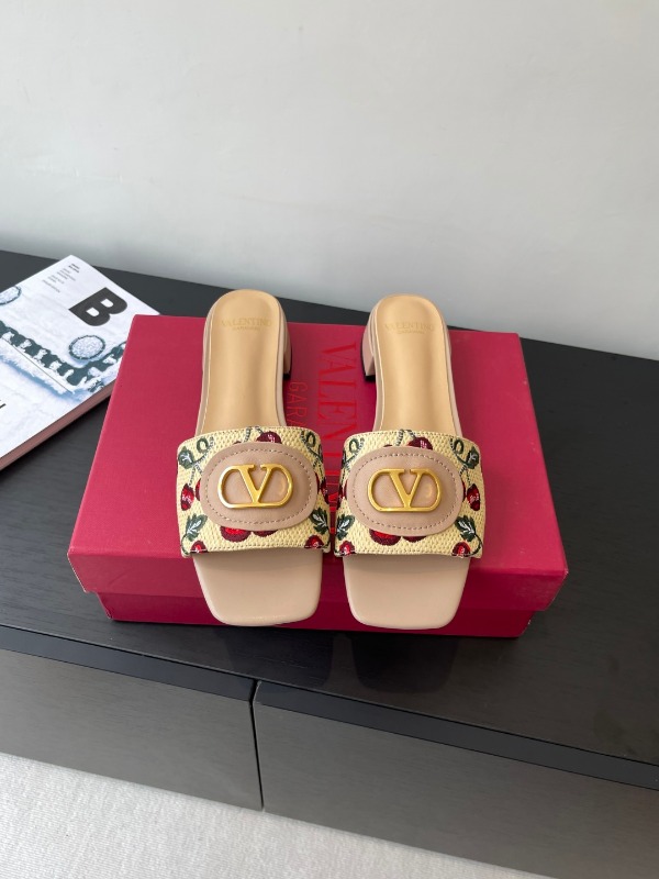 발렌티노 25/SS 신상 Vlogo Signature 체리픽 샌들