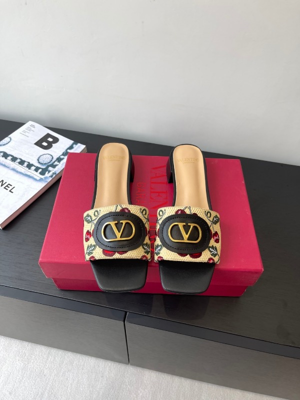 발렌티노 25/SS 신상 Vlogo Signature 체리픽 샌들