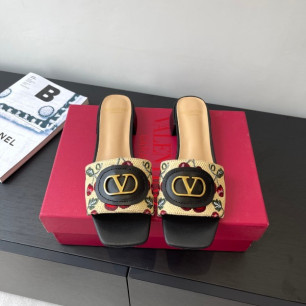 발렌티노 25/SS 신상 Vlogo Signature 체리픽 샌들