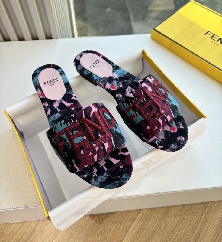 펜디 런웨이 시리즈 슬라이드