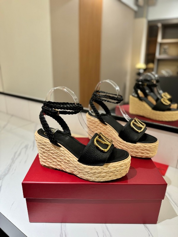 발렌티노 25SS 신상 Vlogo 웨지 플랫폼 에스파듀 샌들