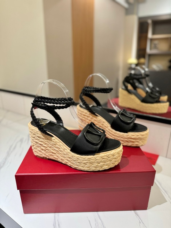 발렌티노 25SS 신상 Vlogo 웨지 플랫폼 에스파듀 샌들