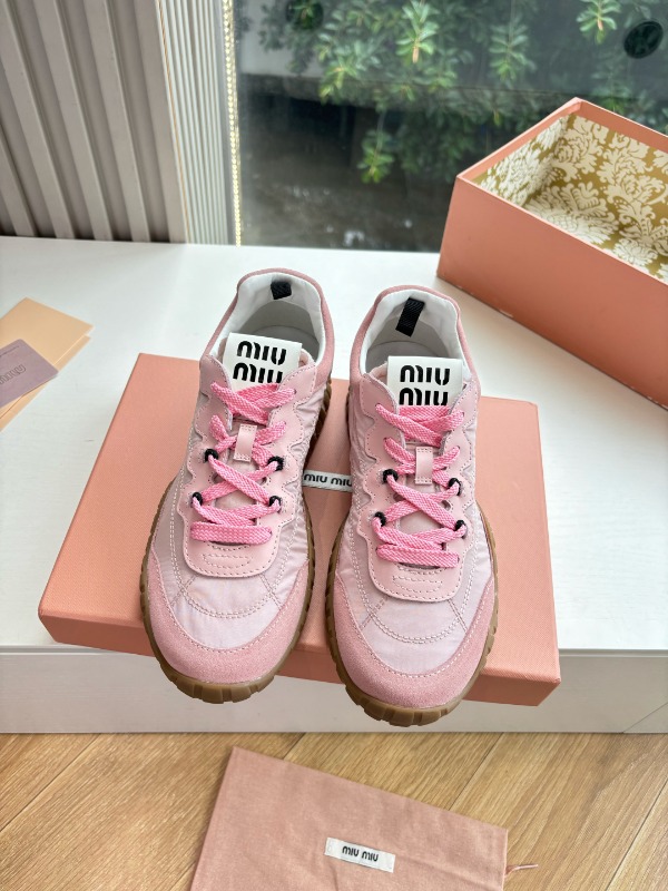 미우미우 25SS 신상 타이어 테크니컬 스니커즈