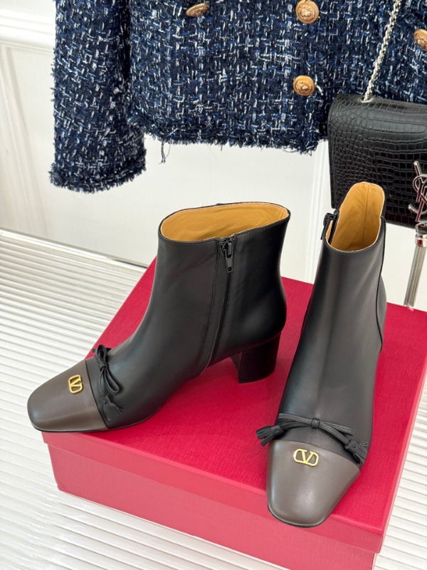 발렌티노 25FW 신상 앵클 부츠