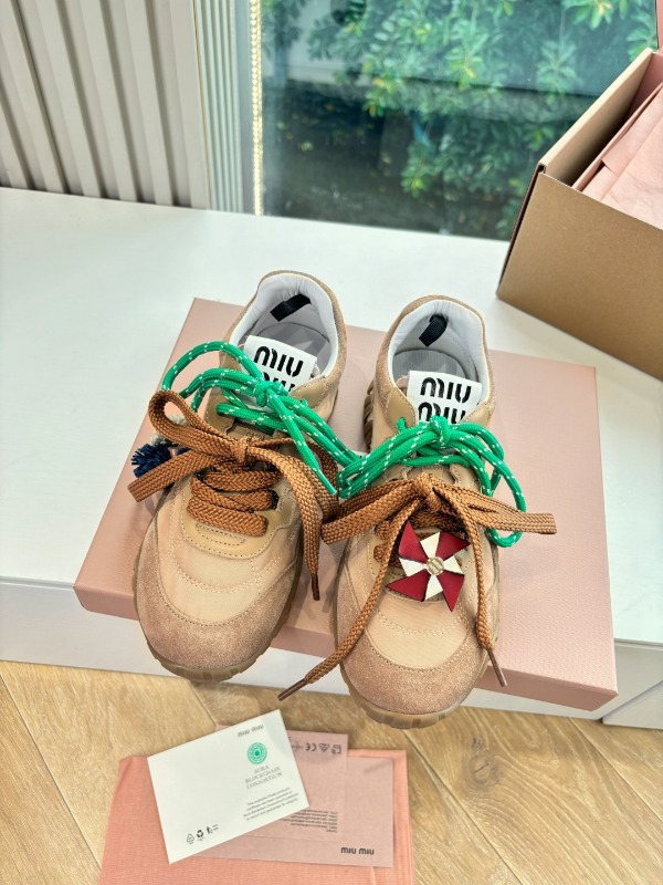미우미우 25SS 신상 타이어 스웨이드 스니커즈