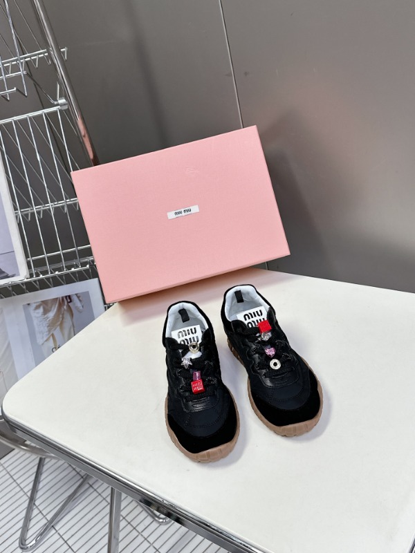 미우미우 S/S 타이어 스니커즈